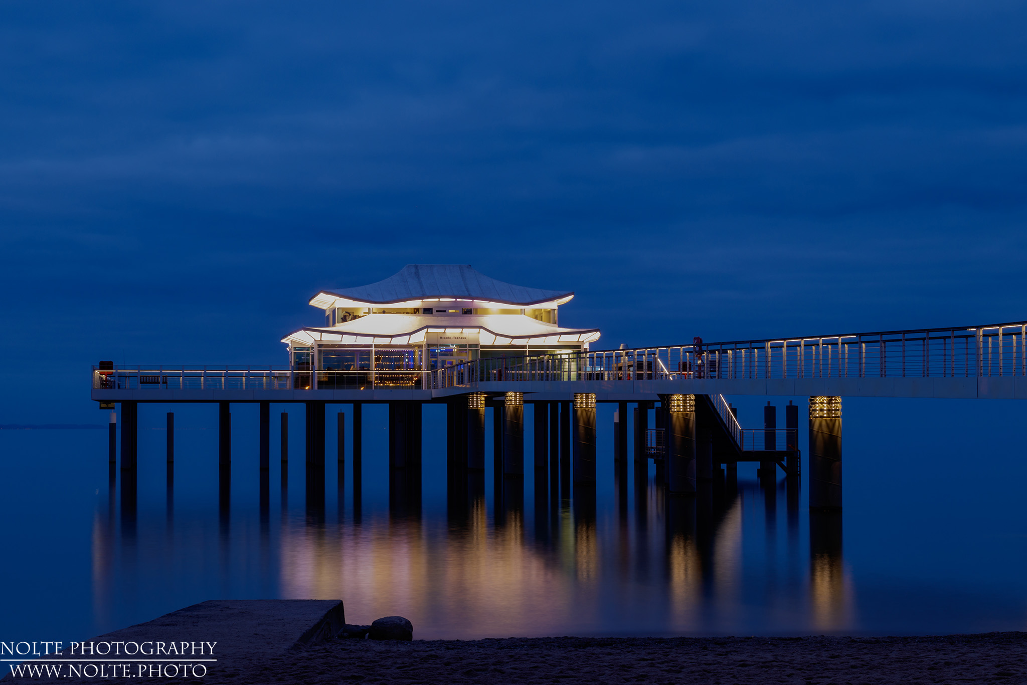 Das beleuchtete Teehaus